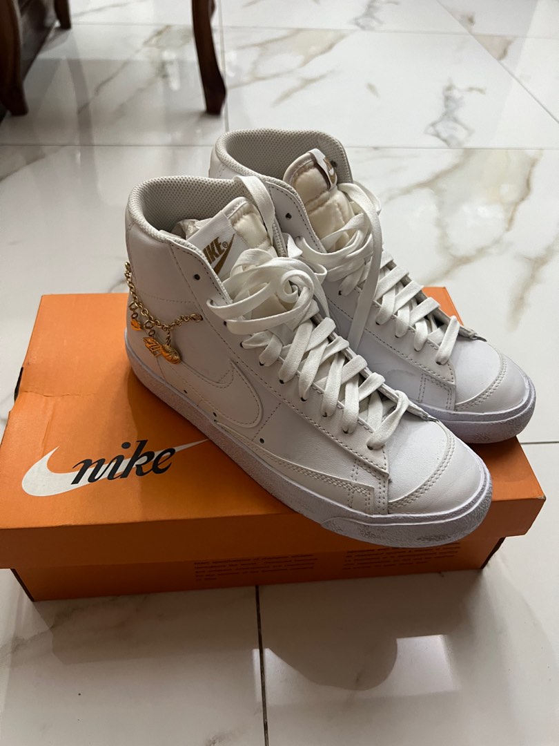 nike blazer mid 77 vintage gold edition with chain