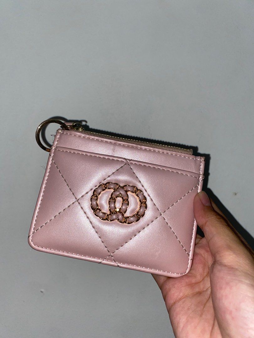 pink coquette wallet (Category: Purses & Pouches) located in Quezon City. Submitted by chimpaw (Listing ID 1327827758, Image 1). Description: twice used not fit for my id’s .