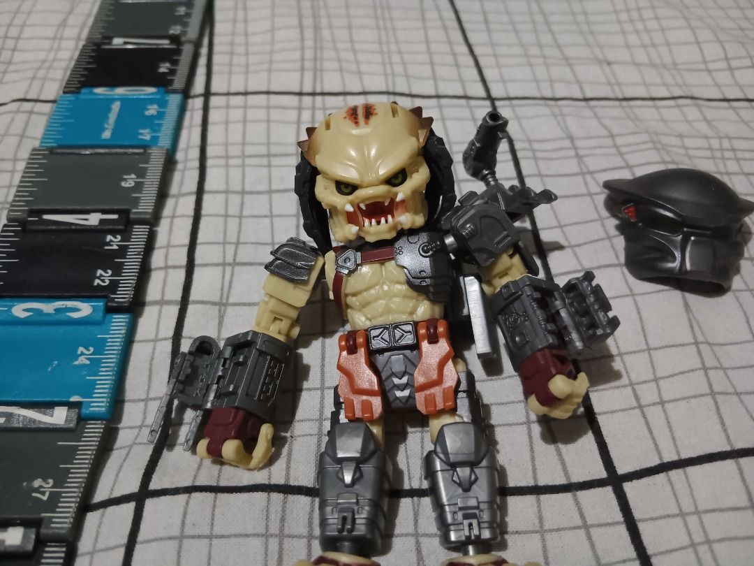 Mega Box Predator Action Figure AS IS (Category: Figurines & Statues) located in Manila. Submitted by ugh_75 (Listing ID 1327823462, Image 3). Description: Predator Action Figure.