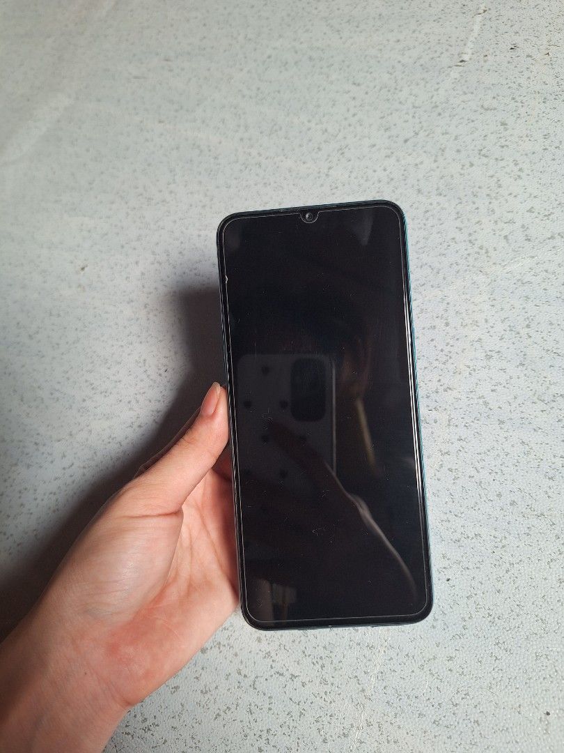 Realme 5i (Category: Realme) located in Caloocan City. Submitted by re.wearbyrecca (Listing ID 1327729886, Image 1). Description: Realme 5i see specs in the last picture with box with charger Issue: lag and battery bawal sa maarte negotiable buy at your own risk Rfs: spare phone only.