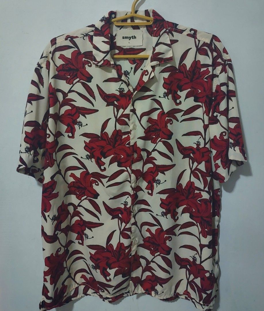 SMYTH Red patterned polo bowling shirt (Category: Tshirts & Polo Shirts ) located in Baguio. Submitted by cattsent (Listing ID 1327762406, Image 1). Description: SMYTH polo/bowling shirt Red flowers design retro style button up soft collar 100% cotton.