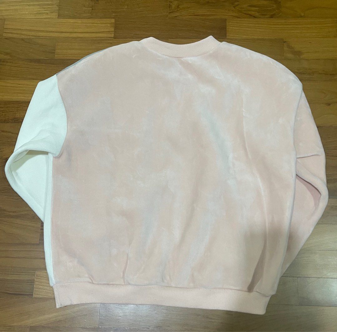 Soft Pullover (Category: Longsleeves) located in Singapore. Submitted by justsell1234 (Listing ID 1327790176, Image 3). Description: Bought in hk some years ago Very soft material on the outside Warm Worn only once or twice when overseas No size label, but it fits a usual S/6-8!.