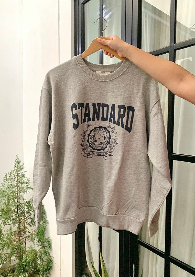 Sweater Crewneck Thrift Fesyen Wanita Pakaian Wanita Lainnya di Carousell