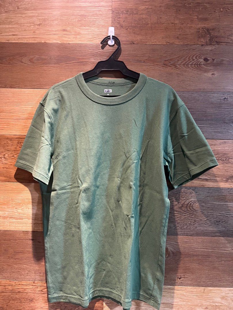 Uniqlo Olive Green Shirt (Category: Tshirts & Polo Shirts ) located in Pasig City. Submitted by AnythingPH (Listing ID 1327803532, Image 3). Description: Selling! Uniqlo Olive Green Shirt Size: Medium Used twice only. 9.5/10 Condition Php 395 only! .