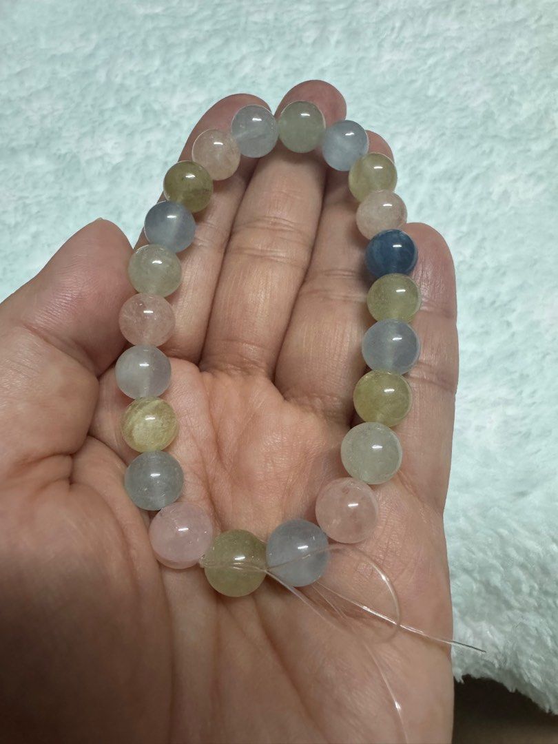 8m 摩根石手串$88 摩根石是綠柱石家族中產量稀少的一類， 是排行第三的寶石族，其名是於1911年，取自著名寶石收藏家j.p.morgan。  🌟具有天然自我保護意識能力，能使人忘記煩惱、消除負能量。 🌟它能吸收壓力，幫助心肺功能，放鬆內心緊張情緒，減輕壓力。 🌟增進愛情 ...