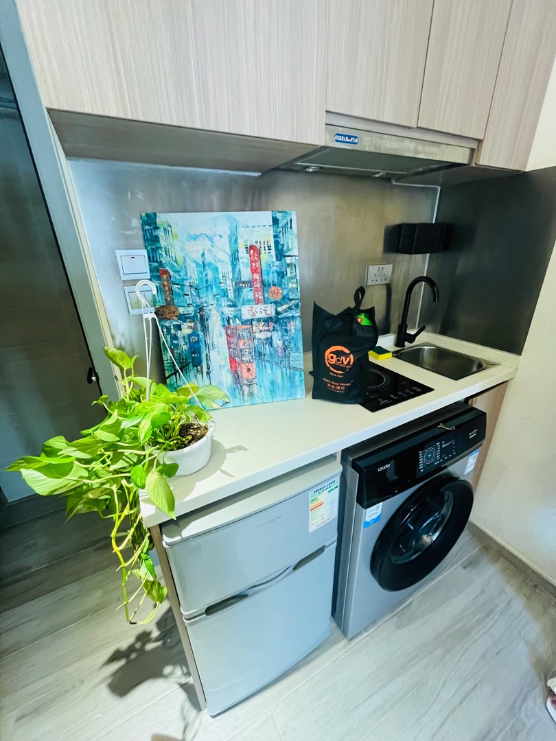 Commission-free Central newly renovated suite, bustling yet quiet634388448954911121
