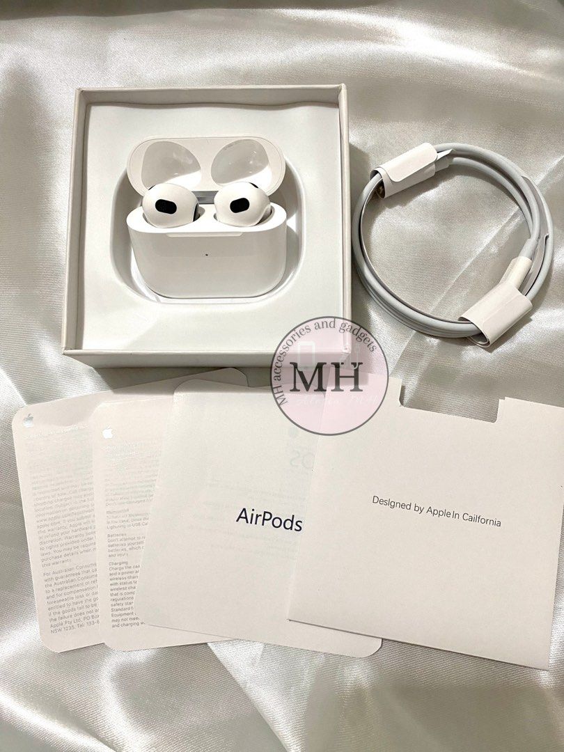 Airpods Gen 3 (Category: Headphones & Headsets) located in Manila. Submitted by mh.gadgetsaccessories (Listing ID 1328007899, Image 1). Description: Compatible with IOS device, iPadOS device,Apple Watch, or Mac with the latest software. Works with MagSafe and Qi-certified matagal malowbat ✅ FB : alesia mh FB page : MH accesssories & gadgets.