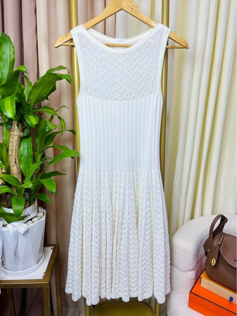 Alaia Paris (Category: Dresses) located in Caloocan City. Submitted by istyleph (Listing ID 1328041622, Image 2). Description: Size 40 on tags but fits small or medium Length 39 inches Super duper nice dress 💯Authentic Ready to wear drycleaned already Color offwhite.