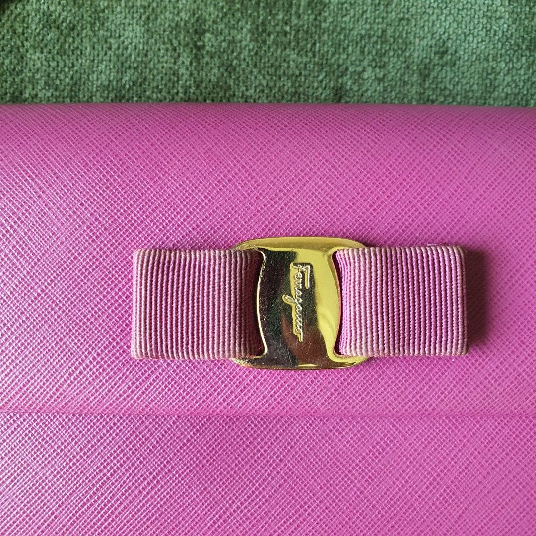 Authentic Salvatore Ferragamo Bag (Category: Luxury Bags & Wallets) located in Taguig. Submitted by janabanana101 (Listing ID 1327917199, Image 2). Description: Authentic Salvatore Ferragamo Bag. Can be worn as clutch or shoulder bag. Comes with dettachable metal chain strap and authenticity card. Price is negotiable..