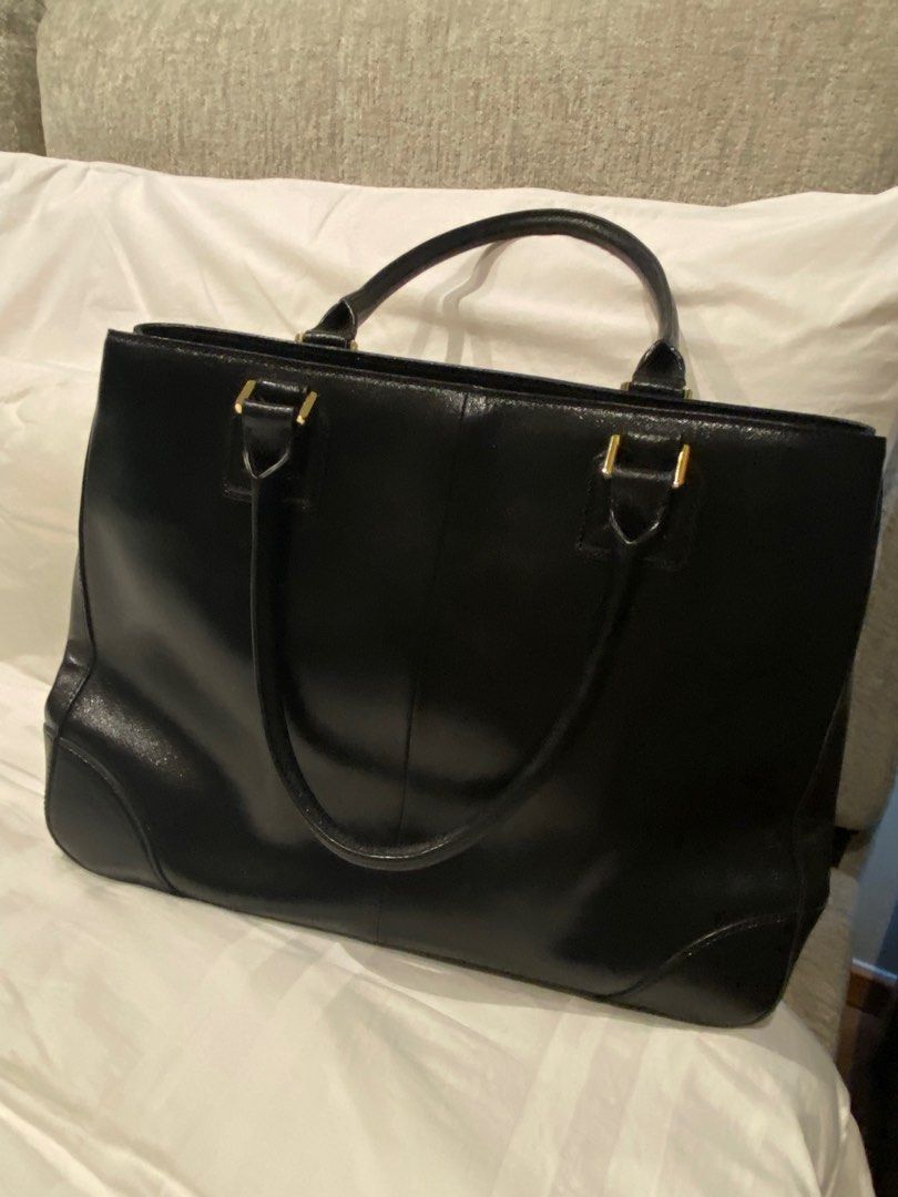 Authentic tory burch work bag (Category: Luxury Bags & Wallets) located in Santa Rosa. Submitted by authenthei (Listing ID 1327892820, Image 2). Description: SELLING LOW ALREADY! LAST PRICE- non negotiable already 100% Authentic Brand: Tory Burch Model: 18169680 black Mint Condition 9.5/10 No noticeable flaws no signs of usage Very Heavy Duty Perfect as a Working Bag or School Bag Very spacious -with inner middle zipper pocket (to secure valuable