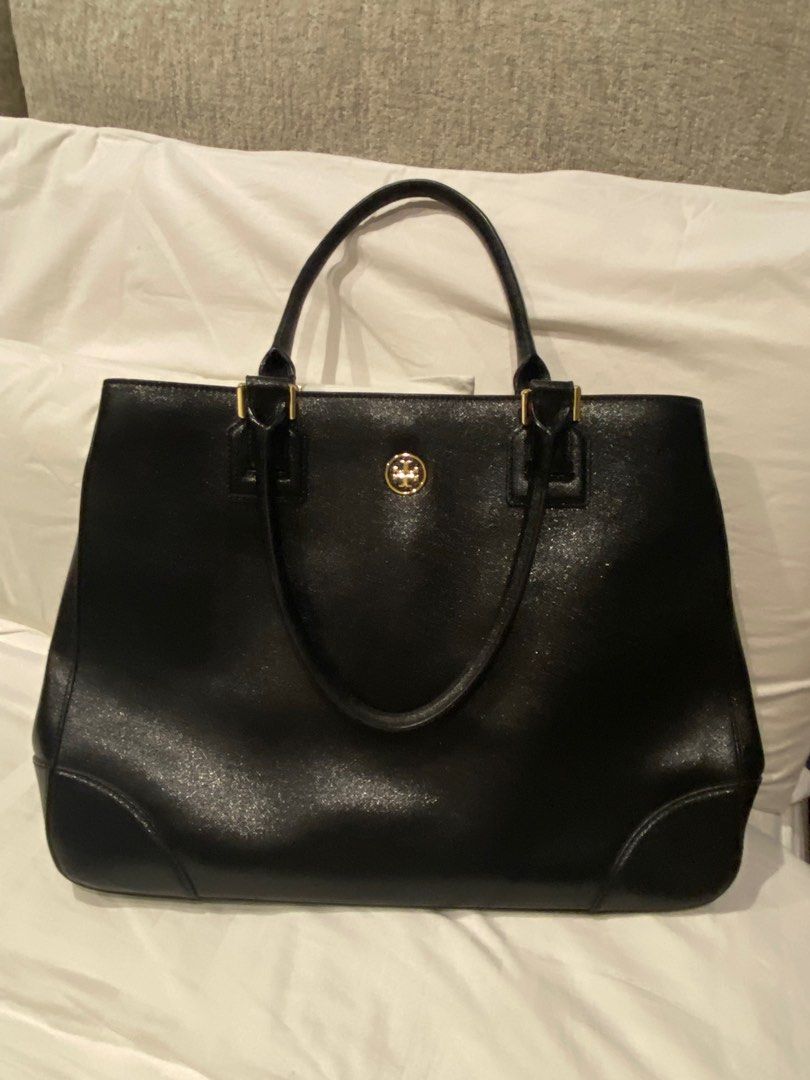 Authentic tory burch work bag (Category: Luxury Bags & Wallets) located in Santa Rosa. Submitted by authenthei (Listing ID 1327892820, Image 1). Description: SELLING LOW ALREADY! LAST PRICE- non negotiable already 100% Authentic Brand: Tory Burch Model: 18169680 black Mint Condition 9.5/10 No noticeable flaws no signs of usage Very Heavy Duty Perfect as a Working Bag or School Bag Very spacious -with inner middle zipper pocket (to secure valuable