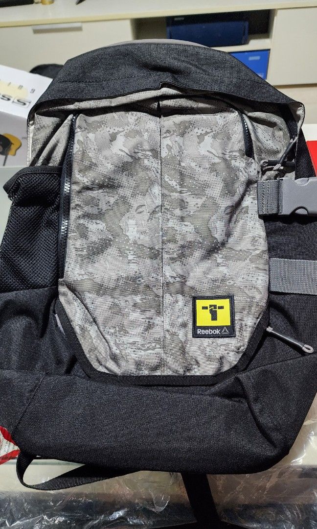 Backpack (Category: Backpacks) located in Singapore. Submitted by kelrish73 (Listing ID 1328022202, Image 3). Description: Brand New.