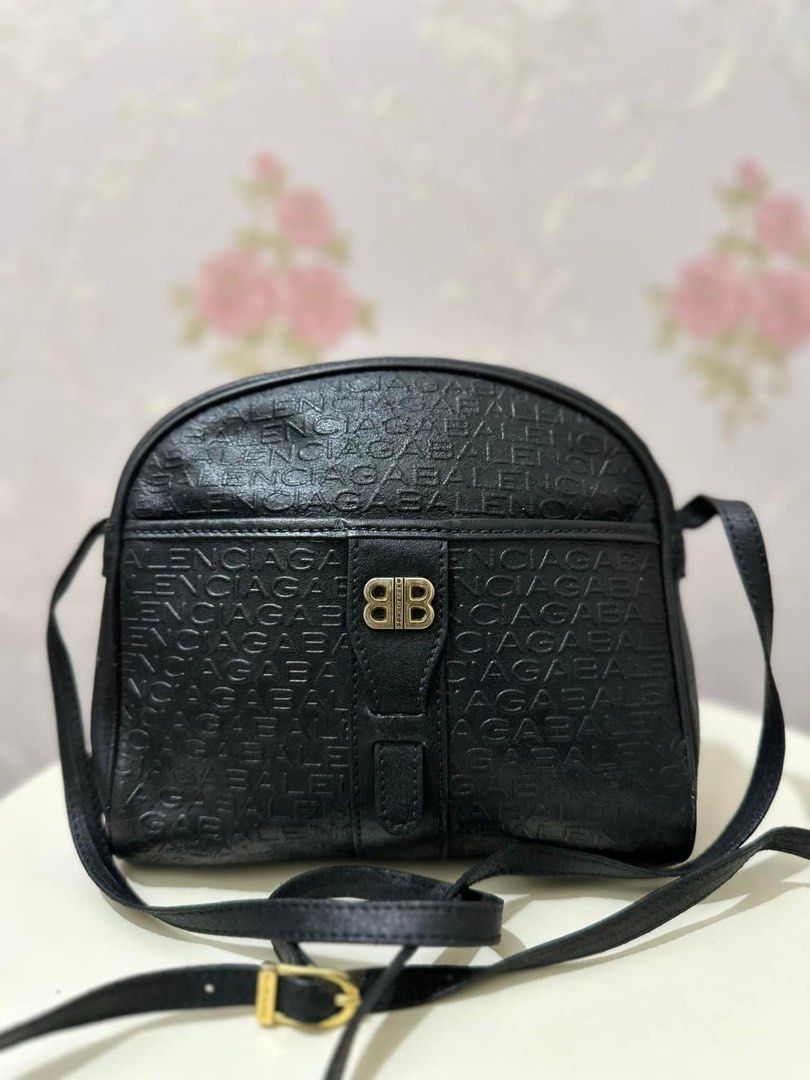 Balenciaga Vintage (Category: Luxury Bags & Wallets) located in Cabuyao City. Submitted by loveluxxph (Listing ID 1328032014, Image 1). Description: Rank B+ condition Please pm me for more photos Authentic 💯 Money back Guaranteed if proven fake We ship nationwide via LBC/J&T.
