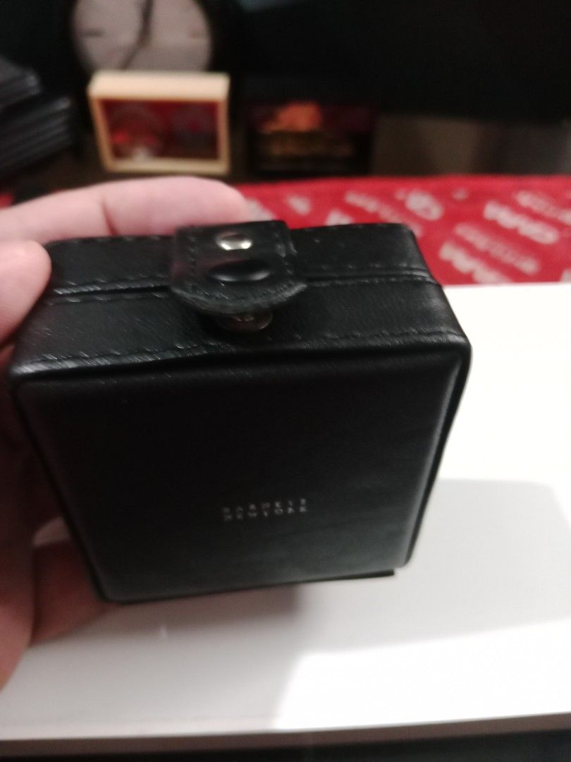 BARNEYS NEW YORK jewelry case (Category: Accessory Holder, Box & Organizers) located in Tabaco. Submitted by fritznicoleshoppe (Listing ID 1327970017, Image 2). Description: BARNEYS NEW YORK jewelry case. makinis pa lalo sa loob..