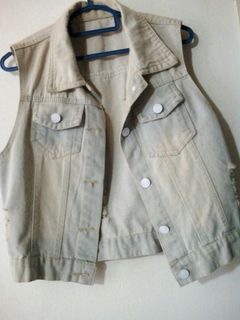(Category: ) located in . Submitted by dress321 (Listing ID 1327972998, Image 1). Description: .
