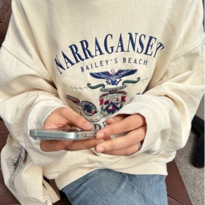 Brandy Melville narragansett sweat トレーナー Brandy Melville | Tops | Brandy Melville Erica Narragansett