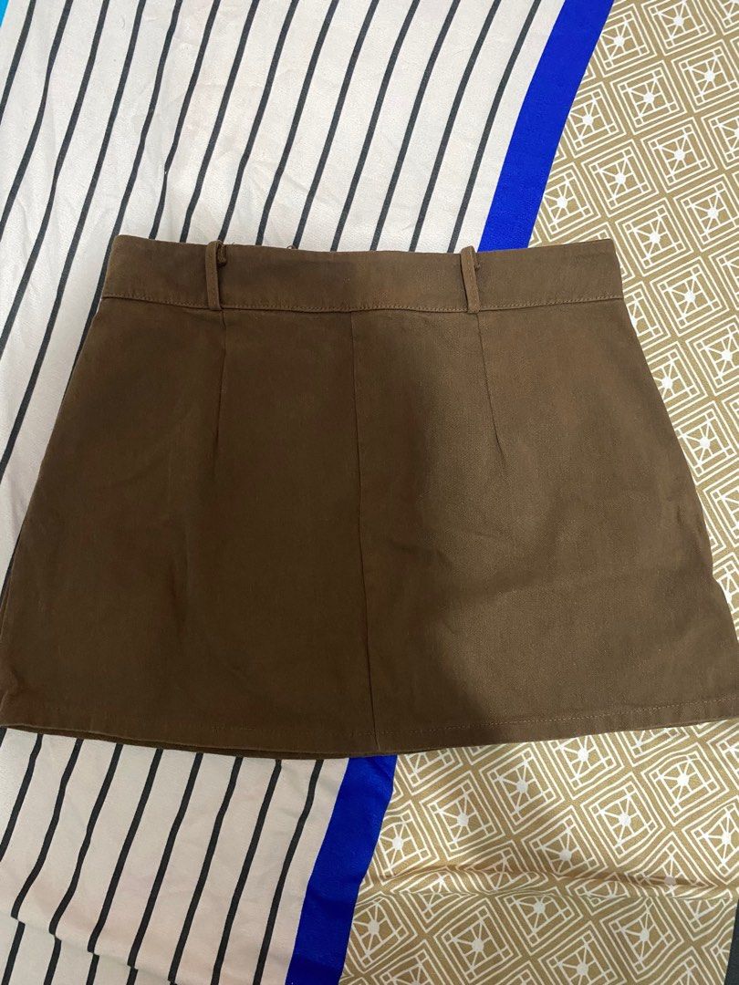 Brown Skirt (Category: Skirts) located in Cainta. Submitted by bubblefaairy (Listing ID 1328032807, Image 2). Description: size 28.