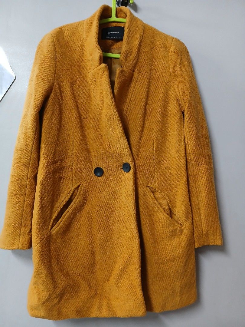 Stradivarius Brown Wool Coat for Autumn / Winter (Category: Coats, Jackets and Outerwear) located in Paranaque City. Submitted by khellyn-d (Listing ID 1327949615, Image 1). Description: ➡️ Please manage your expectation..