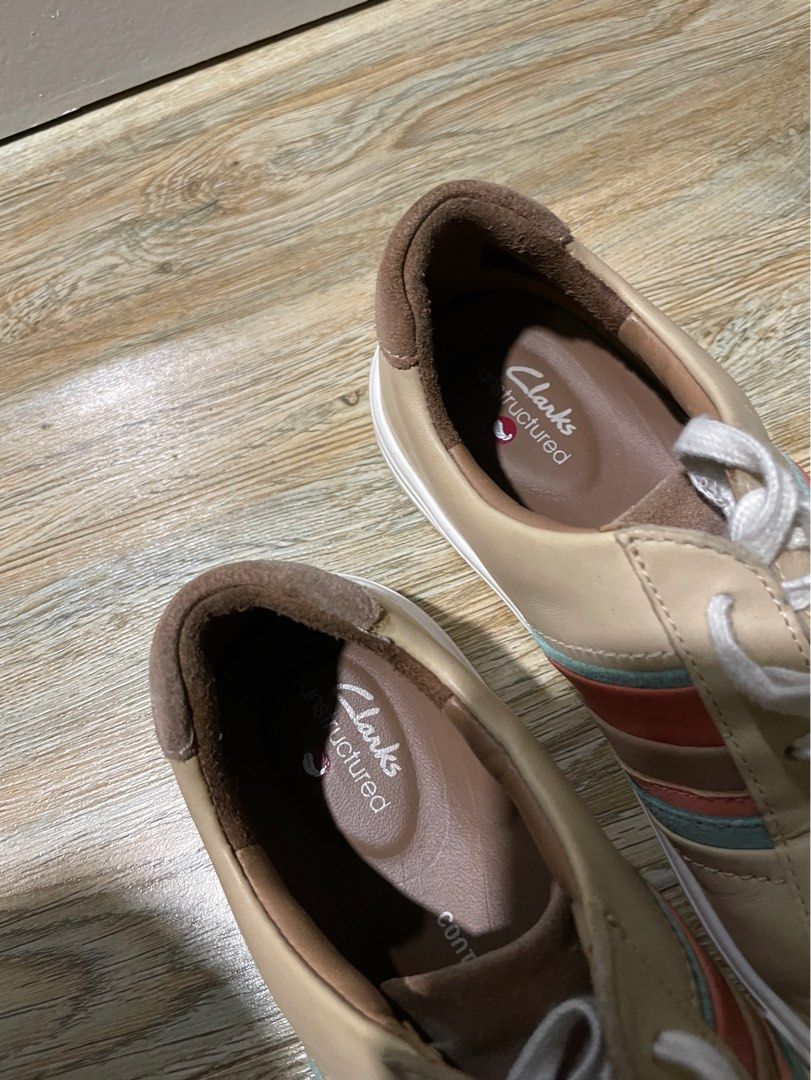 Clarks (Category: Sneakers) located in Calasiao. Submitted by allysonbauts (Listing ID 1327934621, Image 3). Description: Ganda po nito Comfortable Good as new pa, Konting linis lang :) Premium quality of materials Sf to be shouldered by the buyer Shoes only! :) .