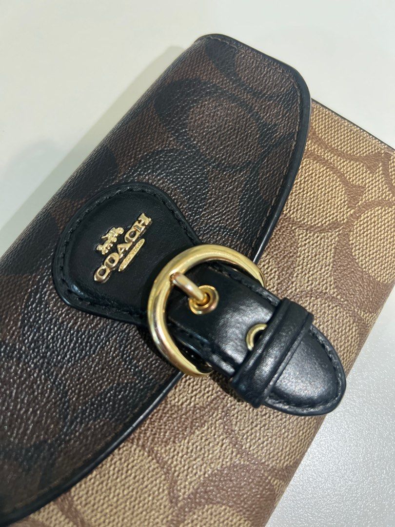 Coach Cleo Medium Wallet (Category: Luxury Bags & Wallets) located in Pasay City. Submitted by chii.b (Listing ID 1328021197, Image 2). Description: ✨Coach Cleo Medium Wallet✨ 〰️Original / money back guarantee 〰️Signature coated canvass and smooth leather 〰️Snap closure with outside open pocket Inclusions: Care card💌 Condition: 8.5/10 🤩 📍Pasay, Manila 📩DM us for inquiry❣️😉 .