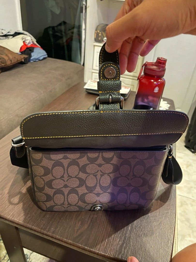 COACH HUDSON CROSSBODY (Category: Luxury Bags & Wallets) located in Manila. Submitted by binone31 (Listing ID 1328004981, Image 3). Description: SELLING MY COACH HUDSON CROSSBODY (Mahogany) ₱28,900 FREE SHIPPING (Nego📌) 10 Months Used 9.8/10 Condition Rarely Used LOCATION: ZC ONHAND.