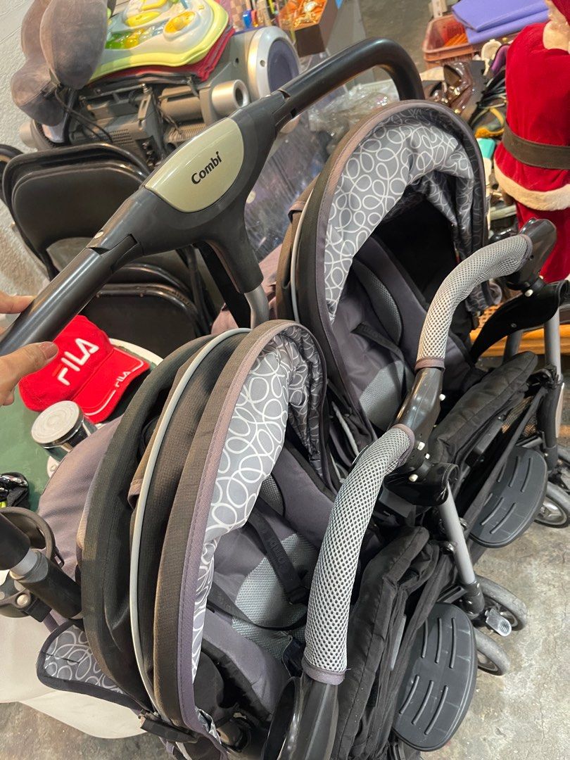 COMBI TWIN SPORT DOUBLE STROLLER (Category: Strollers) located in Valenzuela. Submitted by 3ssiastansachajapansurplus (Listing ID 1328027911, Image 2). Description: Specs Compatible with the SHUTTLE 33 to form a travel system Folds in 3 seconds with the 3-Second Fold® Fits easily through standard doorways 5-point harness system Infant safety boot Multi-position reclining seat Wide seating area Removable guardrail with child cup/snack holders Adju