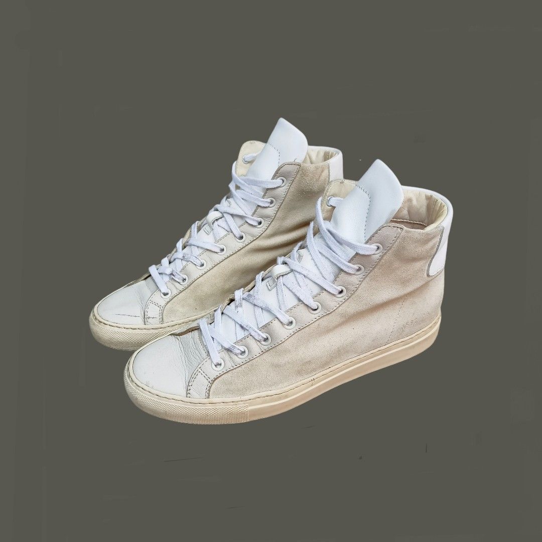 COMMON PROJECTS ACHILLES SUEDE LEATHER HIGH MADE IN ITALY (Category: Sneakers) located in Balanga. Submitted by faded_garmz (Listing ID 1328060174, Image 2). Description: COMMON PROJECTS ACHILLES SUEDE LEATHER HIGH MADE IN ITALY SIZE 39 GENERAL NOTE: SUEDE LEATHER MATERIAL NEED SOME CLEANING MINIMAL SCRATCH ON TOE. KINDLY CHECK ALL PHOTOS FOR THE CONDITION OF THE PAIR PRICE: ₱1,880.