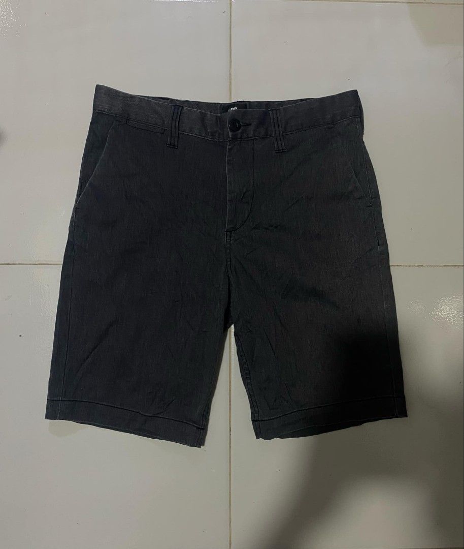 DC Walkshorts (Category: Shorts) located in General Santos City (Dadiangas). Submitted by francisged19029 (Listing ID 1327982775, Image 2). Description: Waistline: 28-30 Length: 19 Color rate: 9/10 Color way: Gray issue: None.