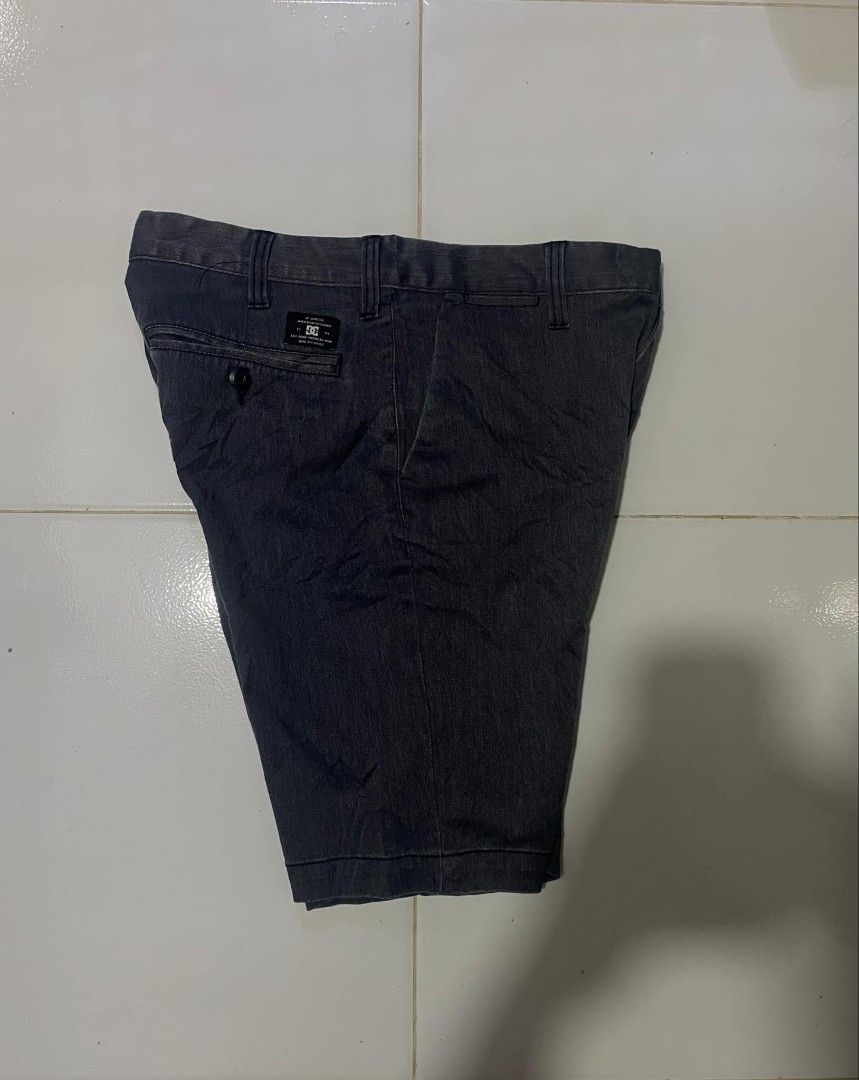 DC Walkshorts (Category: Shorts) located in General Santos City (Dadiangas). Submitted by francisged19029 (Listing ID 1327982775, Image 1). Description: Waistline: 28-30 Length: 19 Color rate: 9/10 Color way: Gray issue: None.
