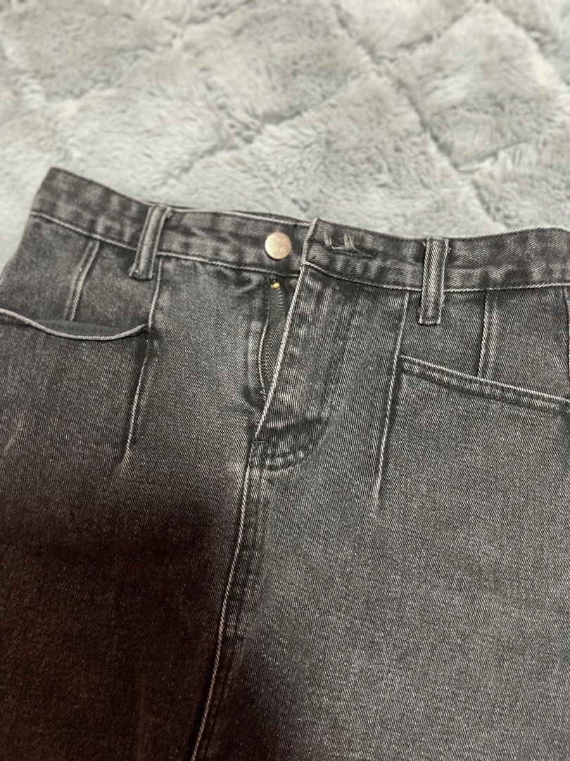 Denim Black Skirt (Category: Skirts) located in Manila. Submitted by closetdeclutter08 (Listing ID 1328029591, Image 2). Description: I love the quality of this skirt, goes well with mostly everything Size: XS-S.