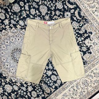 (Category: ) located in . Submitted by izzuthriftstore (Listing ID 1328019144, Image 1). Description: .