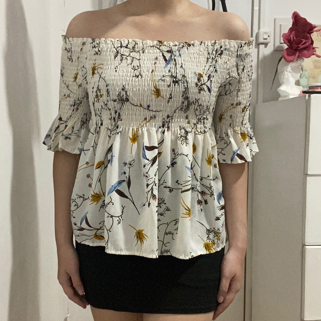 preloved floral off shoulder top (Category: Blouses) located in Valenzuela. Submitted by selcycle (Listing ID 1328049541, Image 1). Description: size: fits small to large ✿ location: ugong, valenzuela city ✿ mop: gcash or bpi bank transfer ✿ mod: j&t or lalamove ✿ meet up: around morayta/españa message me for more pictures and/or if you have any question 🫶🏻.
