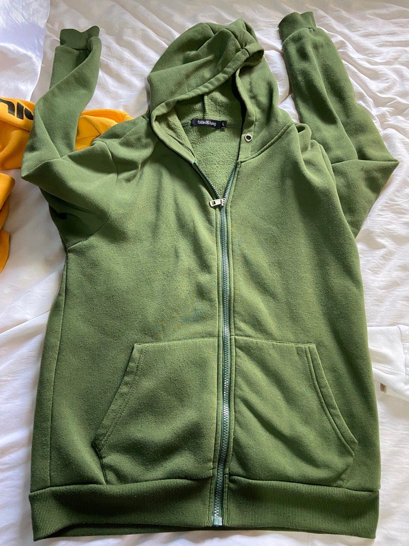 Folded Hung Army Green Jacket Women s Fashion Coats Jackets and Outerwear on Carousell