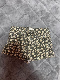 (Category: ) located in . Submitted by closetdeclutter08 (Listing ID 1328029312, Image 1). Description: .