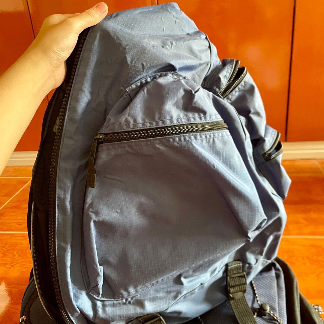 Gap Sling bag Men s Fashion Bags Backpacks on Carousell