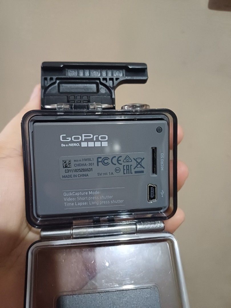 Go pro hero (1st version i think) - not working battery defective (Category: Video Cameras) located in Quezon City. Submitted by potatoiceblended (Listing ID 1327952050, Image 3). Description: need to replace battery rfs: no time for repair Check out other listings in my page to save shipping costs Loc: Sucat, Parañaque.