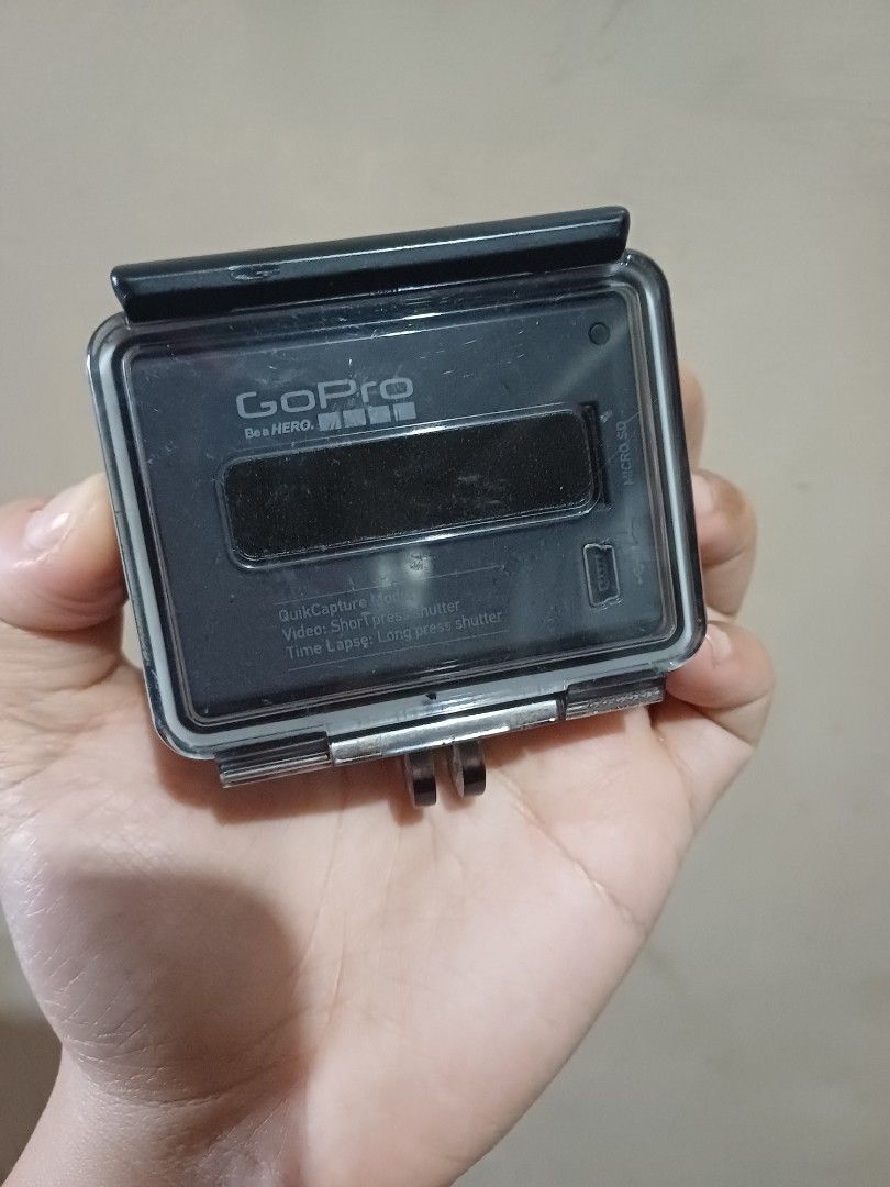 Go pro hero (1st version i think) - not working battery defective (Category: Video Cameras) located in Quezon City. Submitted by potatoiceblended (Listing ID 1327952050, Image 2). Description: need to replace battery rfs: no time for repair Check out other listings in my page to save shipping costs Loc: Sucat, Parañaque.