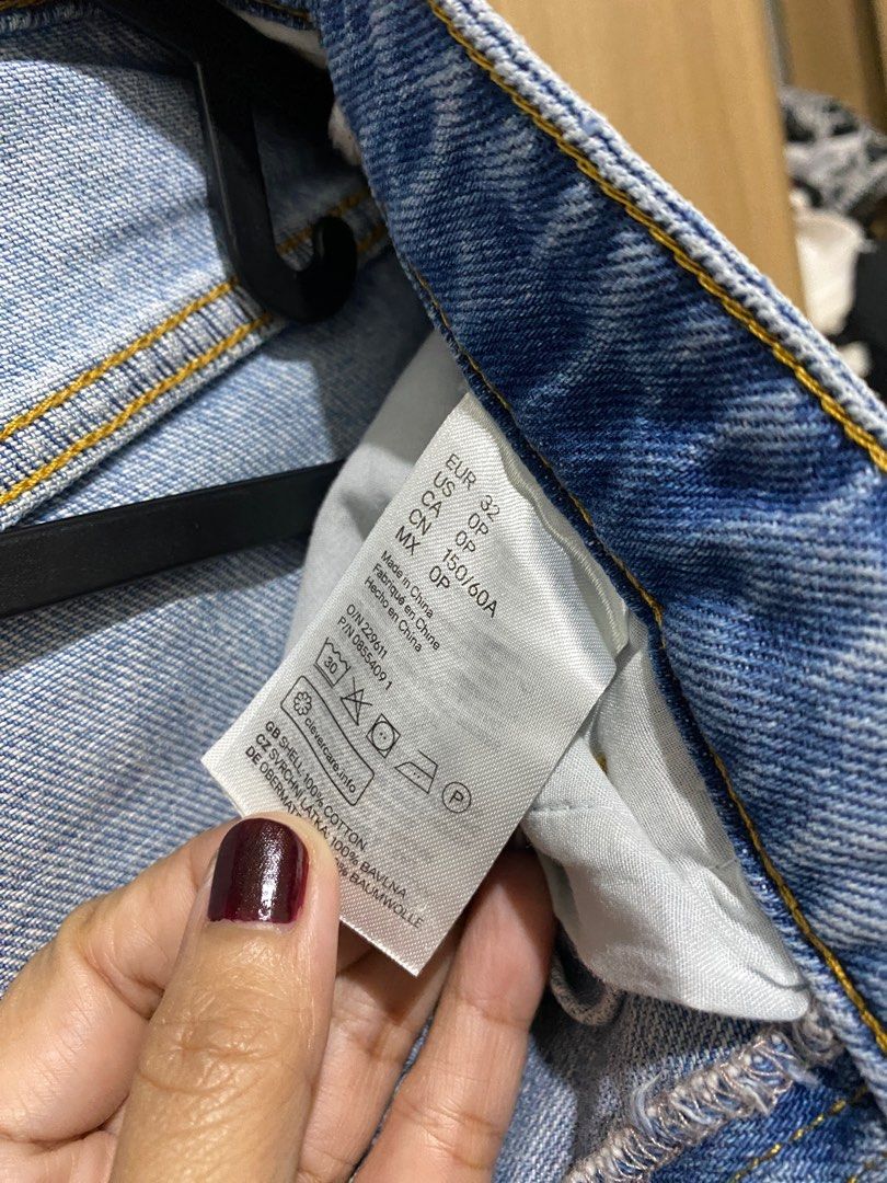 H&M Baggy jeans pants (Category: Jeans) located in Makati City. Submitted by jpare (Listing ID 1327994164, Image 3). Description: Once lang nagamit dahil sumikip saken. .