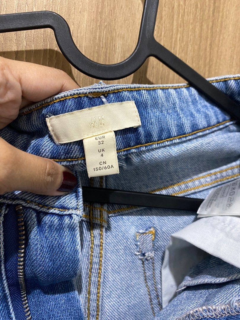 H&M Baggy jeans pants (Category: Jeans) located in Makati City. Submitted by jpare (Listing ID 1327994164, Image 2). Description: Once lang nagamit dahil sumikip saken. .