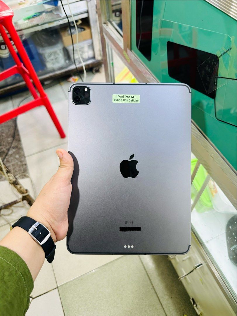 Ipad Pro 2021 11inch 256gb Cellular (Category: iPad) located in San Juan City. Submitted by javedsgadgetshop (Listing ID 1328043133, Image 1). Description: OPEN FOR INSTALLMENT VIA CREDIT CARD/GGIVES/SPAY/BILLEASE & SWAP/TRADE-IN! BUY AND SELL! Quick Specs : Ipad Pro 11' (Cellular) •256gb •NTC Variant •Good batt health •Factory Unlock •95% Smoothness •No hidden issue | No Repaired •100% Authentic | Not Refurbished •w/ OEM Charger & store warranty