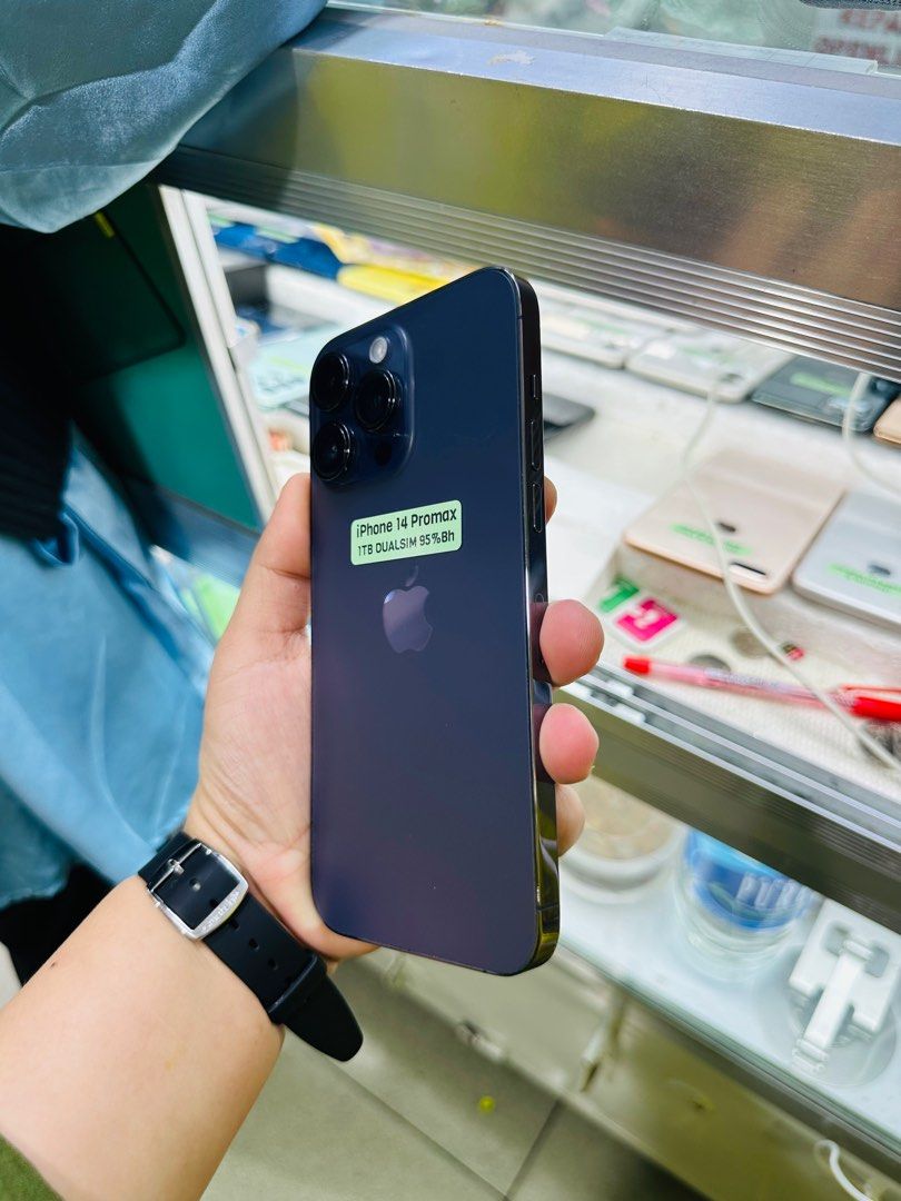 Iphone 14 Pro Max 1TB 95% batt Dualsim FU (Category: iPhone 14 Series) located in San Juan City. Submitted by javedsgadgetshop (Listing ID 1328039697, Image 3). Description: OPEN FOR INSTALLMENT VIA CREDIT CARD/GGIVES/SPAY/BILLEASE & SWAP/TRADE-IN! BUY AND SELL! Quick Specs : Iphone 14promax (Dualsim) •1TB •HK Variant •95% batt health •Factory Unlock •95% Smoothness •No hidden issue | No Repaired •100% Authentic | Not Refurbished •w/ OEM Charger 