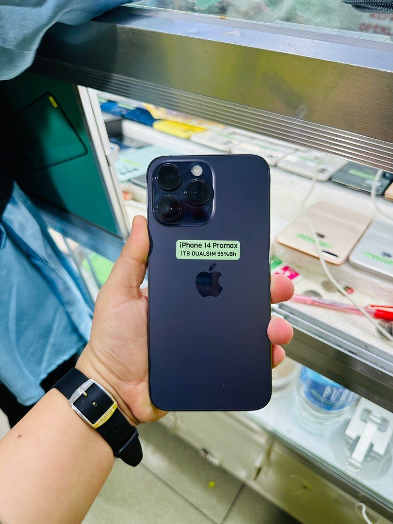 Iphone 14 Pro Max 1TB 95% batt Dualsim FU (Category: iPhone 14 Series) located in San Juan City. Submitted by javedsgadgetshop (Listing ID 1328039697, Image 2). Description: OPEN FOR INSTALLMENT VIA CREDIT CARD/GGIVES/SPAY/BILLEASE & SWAP/TRADE-IN! BUY AND SELL! Quick Specs : Iphone 14promax (Dualsim) •1TB •HK Variant •95% batt health •Factory Unlock •95% Smoothness •No hidden issue | No Repaired •100% Authentic | Not Refurbished •w/ OEM Charger 