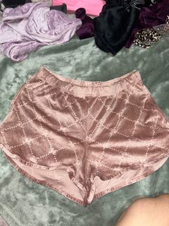 (Category: ) located in . Submitted by thriftmaaa (Listing ID 1327959960, Image 1). Description: .