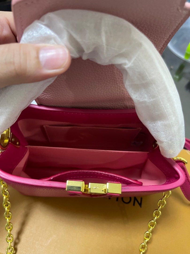 LV- pink hand bag (Category: Luxury Bags & Wallets) located in Makati City. Submitted by gottabeme_tin (Listing ID 1327968862, Image 3). Description: .