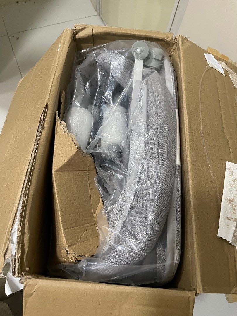 Mastela Deluxe Multi-Functional Bassinet (Category: Other Babies Going Out Needs) located in Paranaque City. Submitted by weekendbreak.shop (Listing ID 1327968337, Image 2). Description: .