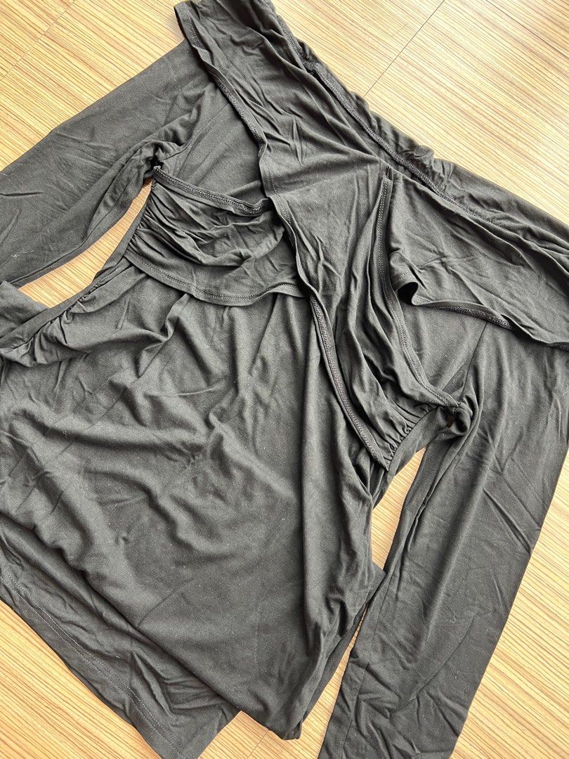 Maternity Cross Wrap Bodycon Dress (Category: Maternity wear) located in Makati City. Submitted by ljmc06 (Listing ID 1327945424, Image 2). Description: Maternity Cross Wrap Bodycon Dress Color Black Size XL Brand new but with no tag Never been used RFS: Too large for me.