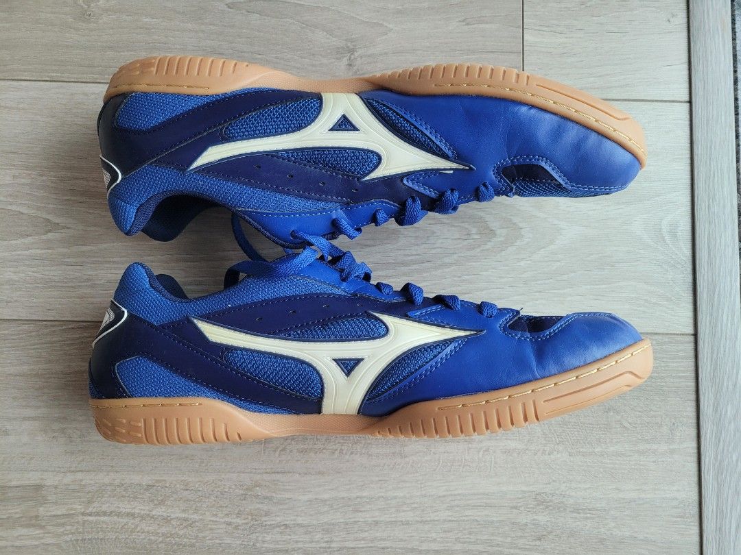 Mizuno walking shoes Carousell