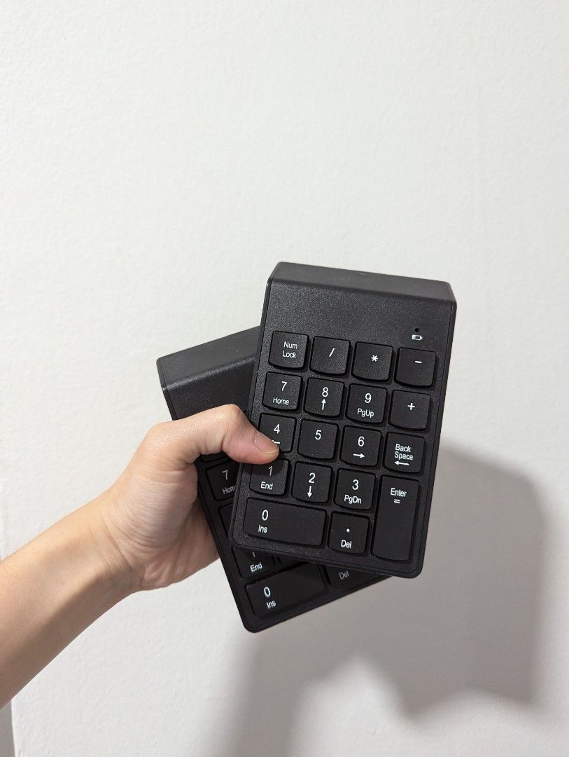 Numeric Keypad (Category: Other Gadgets) located in Singapore. Submitted by benalwk (Listing ID 1328055507, Image 1). Description: declutter.