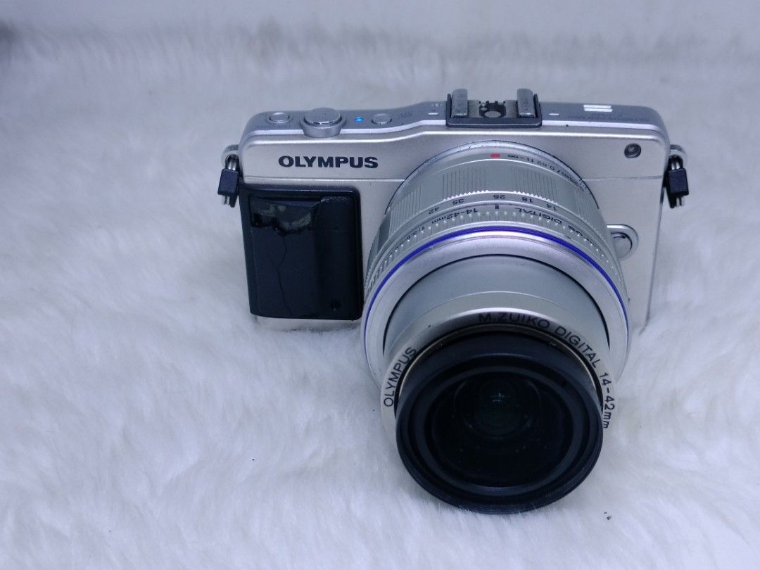 olympus epm2 with 14-42mm lens touchscreen (Category: Cameras) located in Manila. Submitted by ultimogizmos (Listing ID 1328016392, Image 1). Description: olympus epm2 with 14-42mm lens touchscreen Features & details 16MP CMOS Micro Four Thirds sensor 8 frames per second continuous shooting 35-area contrast detect AF with touch focus ISO 100-25,600 1080 HD video 3.0 inch touchscreen LCD with 460,000 dots Optional electronic viewfinder accessory R