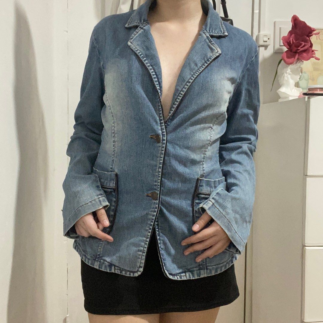 preloved denim jacket (Category: Coats, Jackets and Outerwear) located in Valenzuela. Submitted by selcycle (Listing ID 1328047796, Image 1). Description: SIZE: fits small to medium ✿ location: ugong, valenzuela city ✿ mop: gcash or bpi bank transfer ✿ mod: j&t or lalamove ✿ meet up: around morayta/españa message me for more pictures and/or if you have any question 🫶🏻.